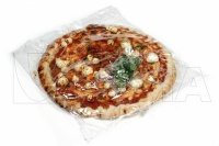 Упаковка свежей пиццы в модифицированную атмосферу в усадочную ламинированную пленку.